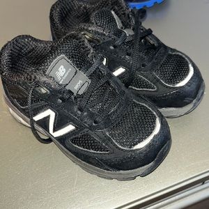 Black new balance sneakers size 8